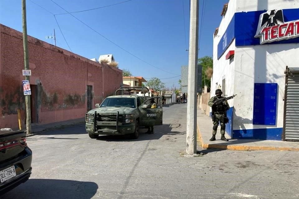 Habitantes del sector mencionaron estar sorprendidos del despliegue de militares por tierra y aire que inició alrededor de las 10:00 horas.