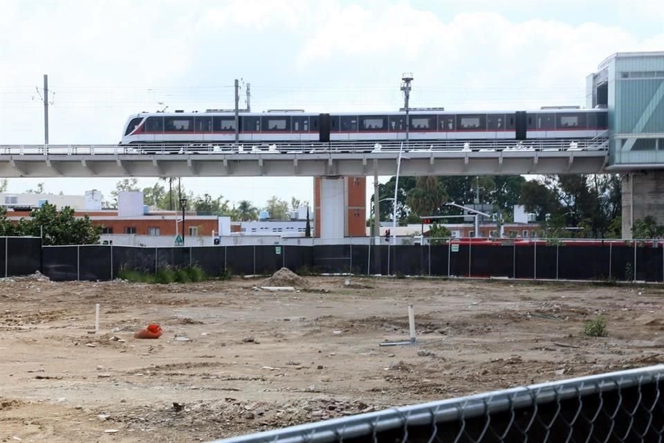 Los terrenos donde se pretende construir el museo y corredor gastronómico están en el corazón de Zapopan y hoy lucen desolados.