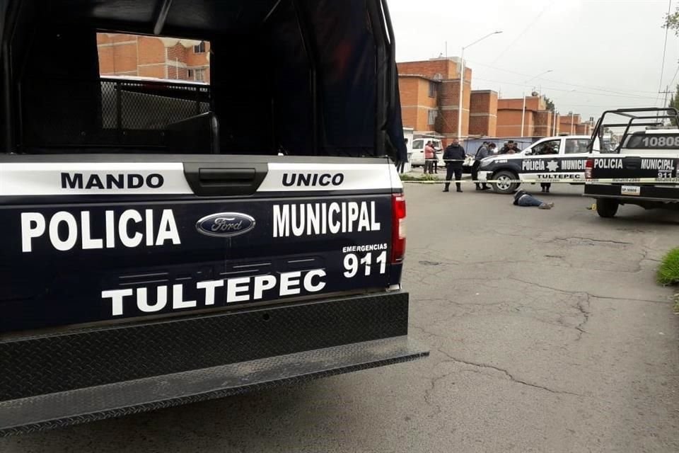 Elementos de la Policía municipal trasladaron al agente involucrado al Ministerio Público, donde se definirá su situación legal.
