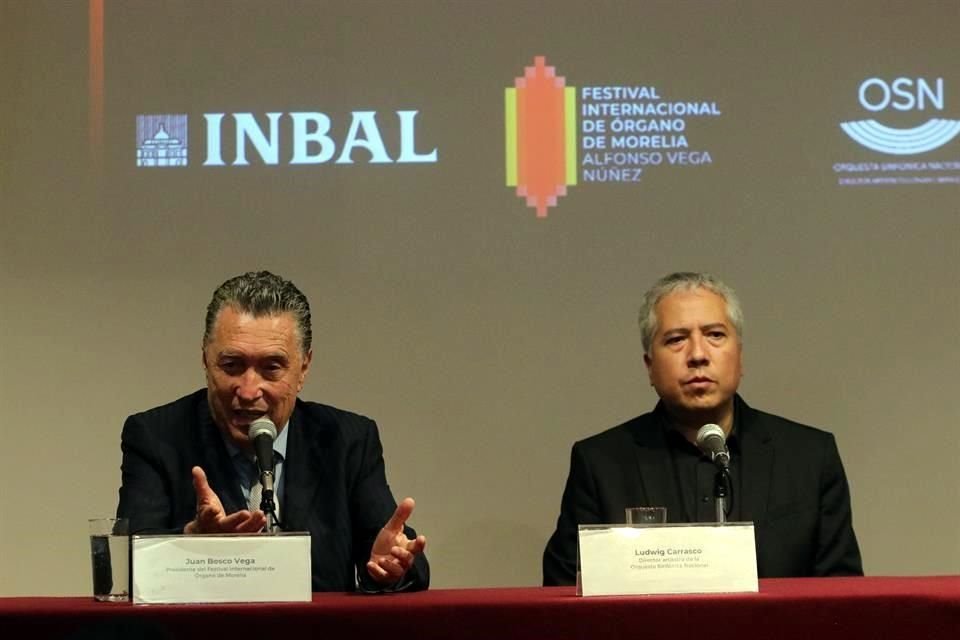 Juan Bosco Vega, presidente del FIOM, y Ludwig Carrasco, director artístico de la OSN, durante la presentación del festival.