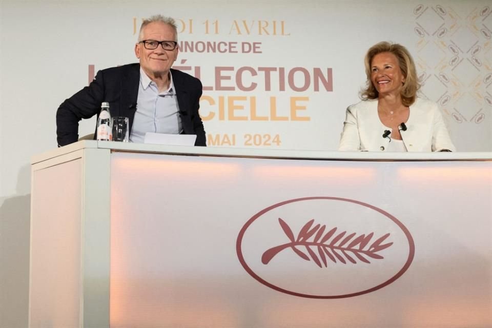 Thierry Fremaux  y la presidenta del festival, Iris Knobloch, celebran una conferencia de prensa para anunciar la selección oficial de la 77.ª edición del Festival de Cannes.