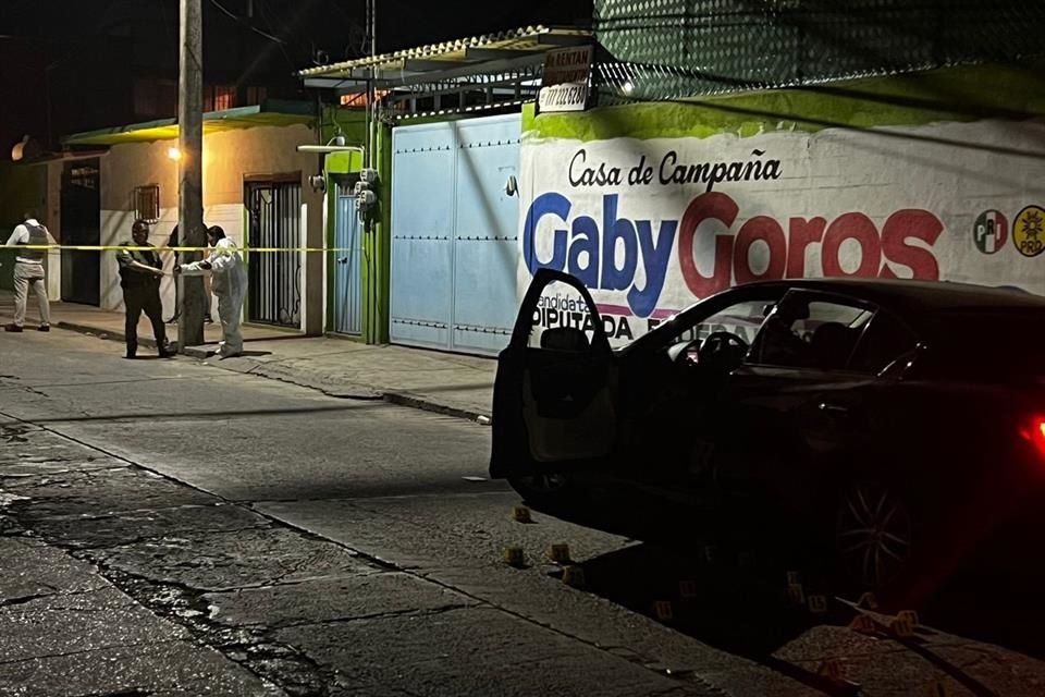 Las víctimas se encontraban a bordo de un coche negro afuera de la casa de campaña de 'Gaby Goros'.