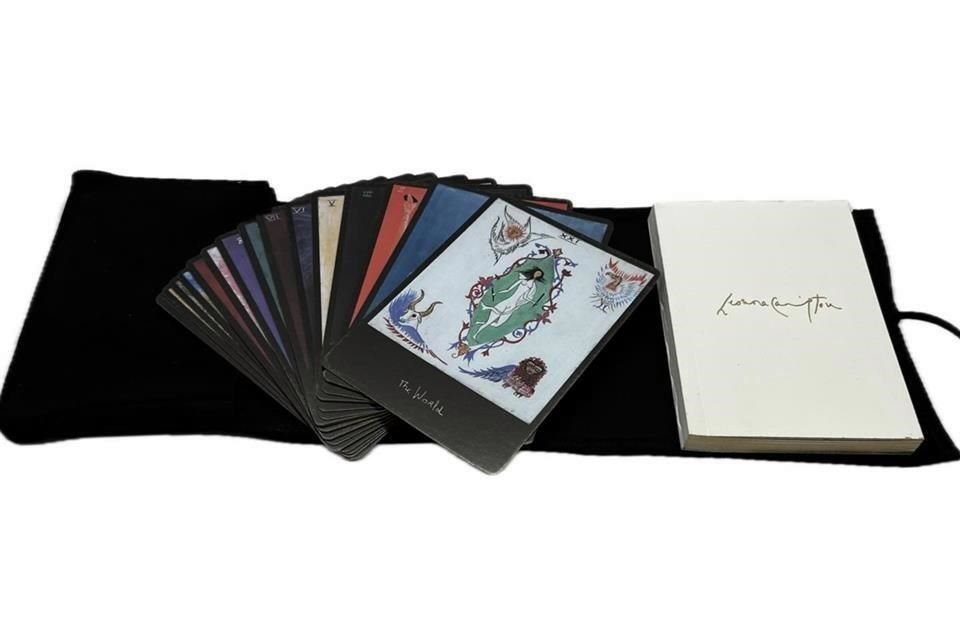 Leonora Carrington se interesó en la lectura del tarot a partir de su amistad con el cabalista húngaro Desiderio Lang y lo leía a sus amigos.