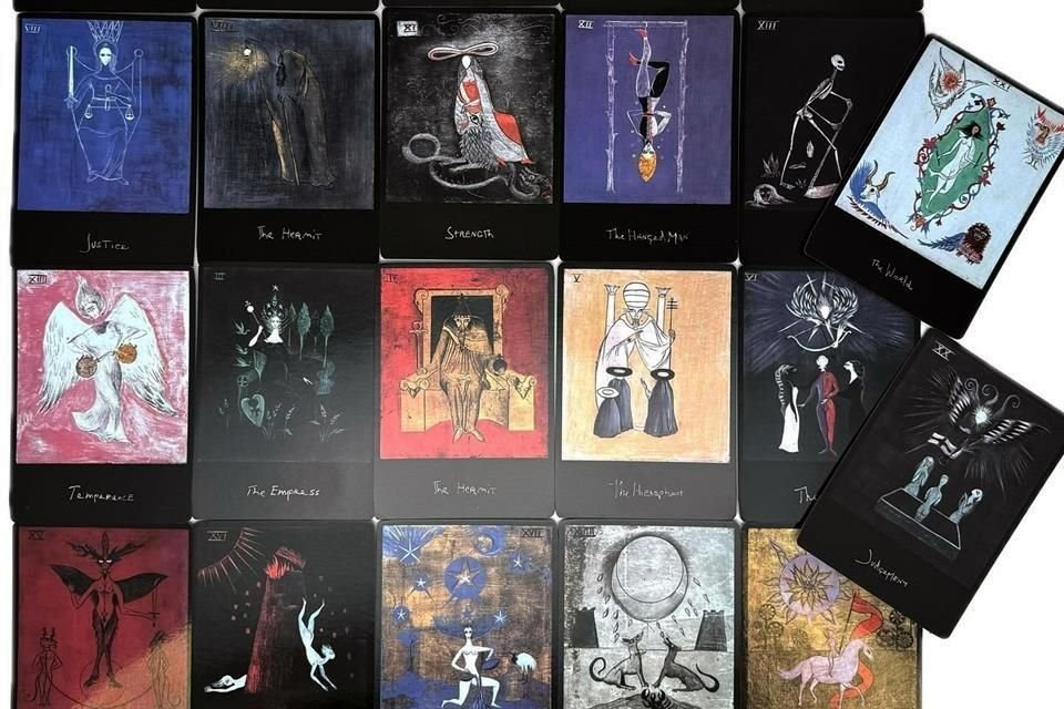 La artista pintó el tarot --en el que aparecen los seres fantásticos, míticos, espirituales y simbólicos que distinguen su obra-- en los años 50 solo para ella.