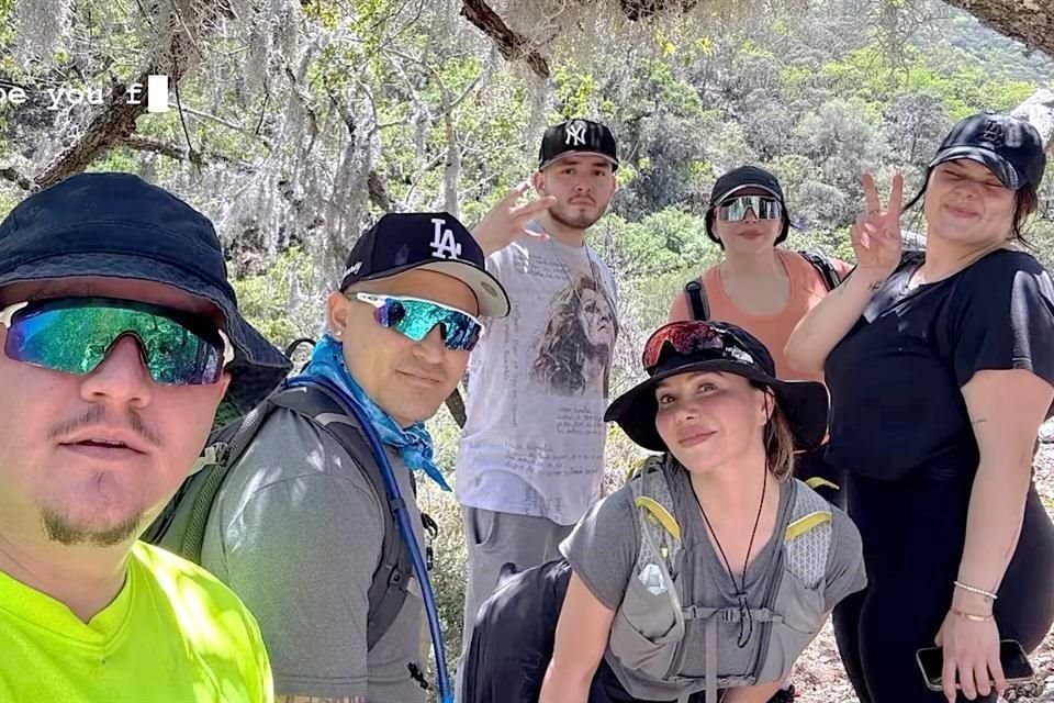 Chiquis, Jacqie, Mike, Jenicka y Johnny, hijos de 'La Diva de la Banda', hicieron el recorrido juntos.