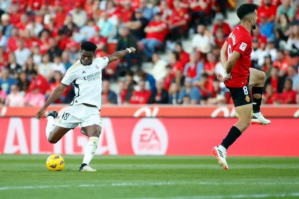 Un potente derechazo de Aurelien Tchouameni le dio el triunfo al Real Madrid en Mallorca para tomar 11 puntos de ventaja en el liderato de La Liga.