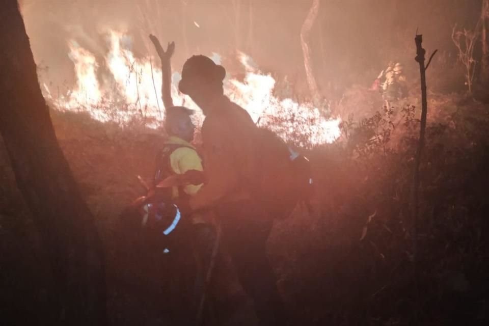 El incendio comenzó a las 21:00 horas del domingo.
