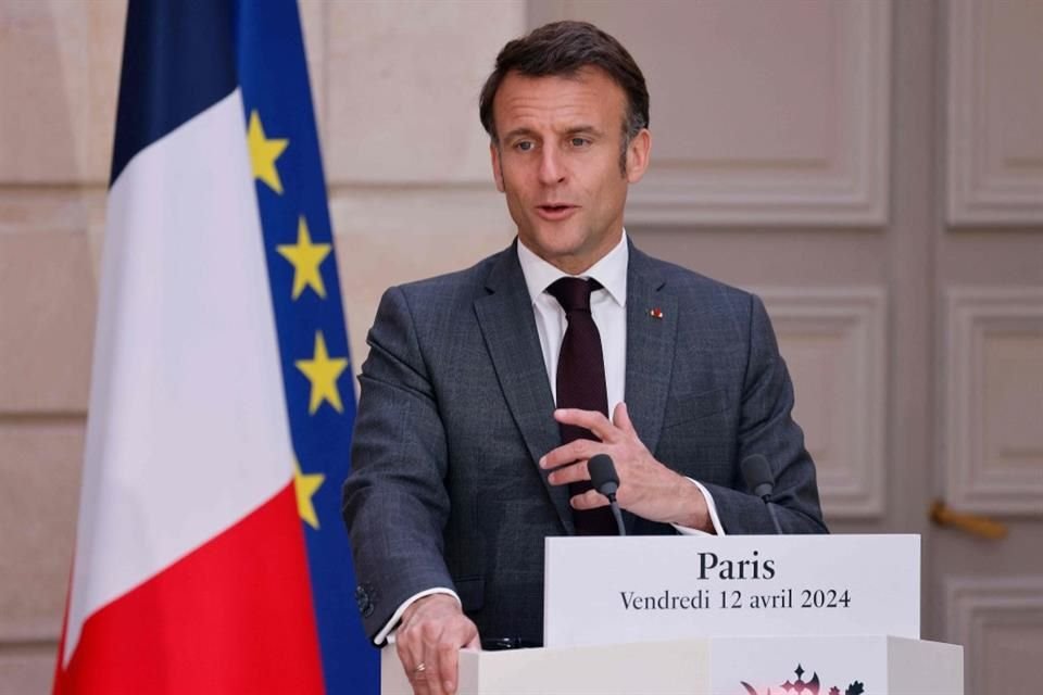 El Presidente Emmanuel Macron durante una conferencia de prensa en París, el 12 de abril del 2024.