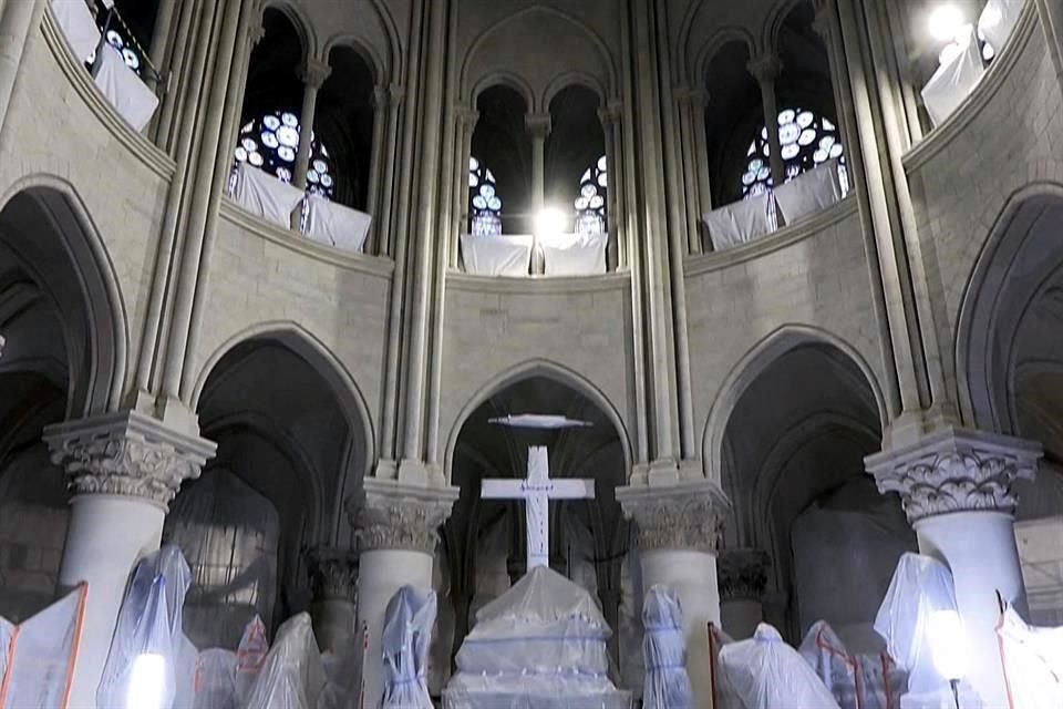 Los elementos en el coro del templo han sido protegidos durante el proceso de restauración.