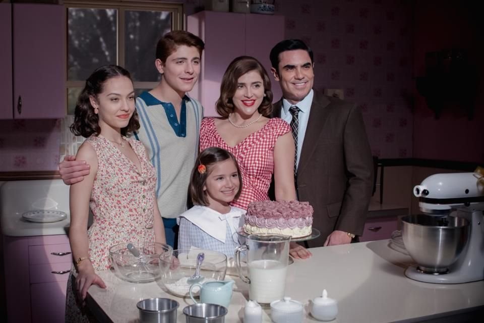 La serie creada por Juan Carlos Aparicio Schlesinger y Mateo Stivelberg, tocará temas actuales colocados en la Ciudad de México de 1955, en el marco de la Revolución Sexual.