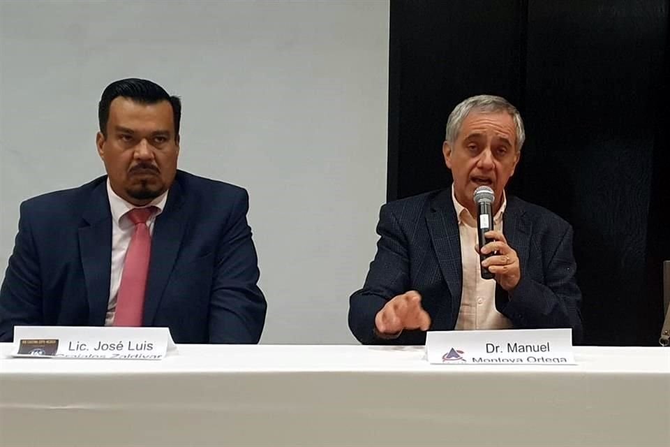 José Luis Grajales (izq. a der.), fundador de Die Casting Expo; con Manuel Montoya, director del Cluster Automotriz de Monterrey.