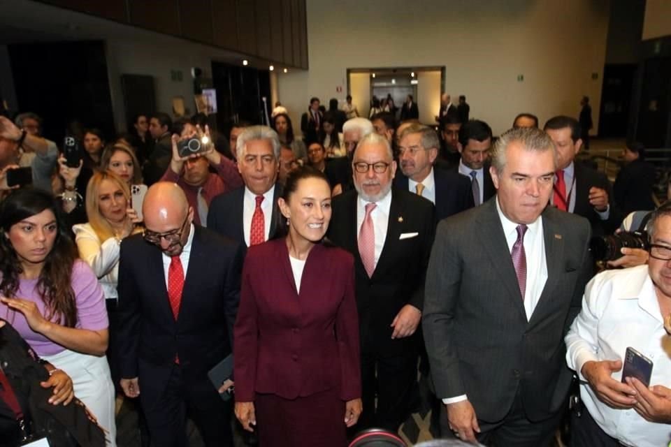 Claudia Sheinbaum se reunió con representantes de cúpulas empresariales en un hotel del Centro Histórico de la Ciudad de México.