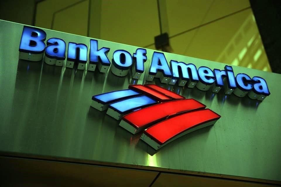 Las acciones de Bank of America caían al menos un 10 por ciento.