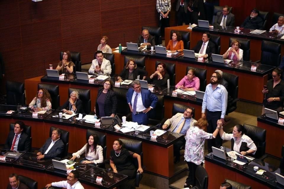 Morena y aliados avalaron en el Senado reforma que impide a jueces dar amparos con efectos generales. 