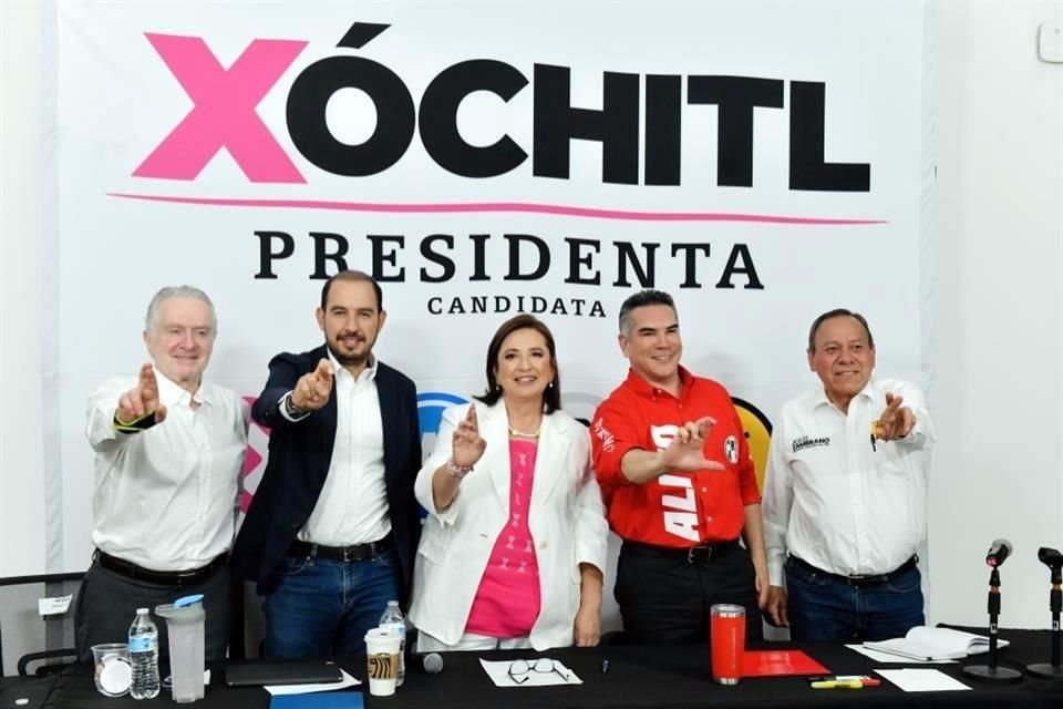 Xóchitl Gálvez recibió en el cuartel de campaña al panista Marko Cortés, al priista Alejandro Moreno y al perredista Jesús Zambrano.