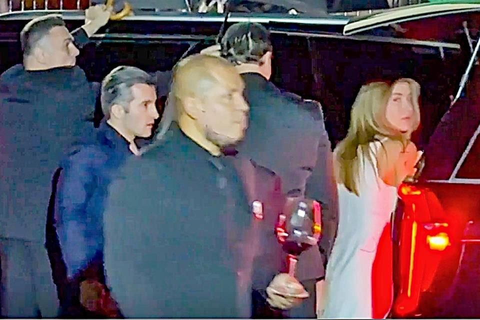 Michelle Salas, junto a su esposo, acudió a cenar con su famoso papá.