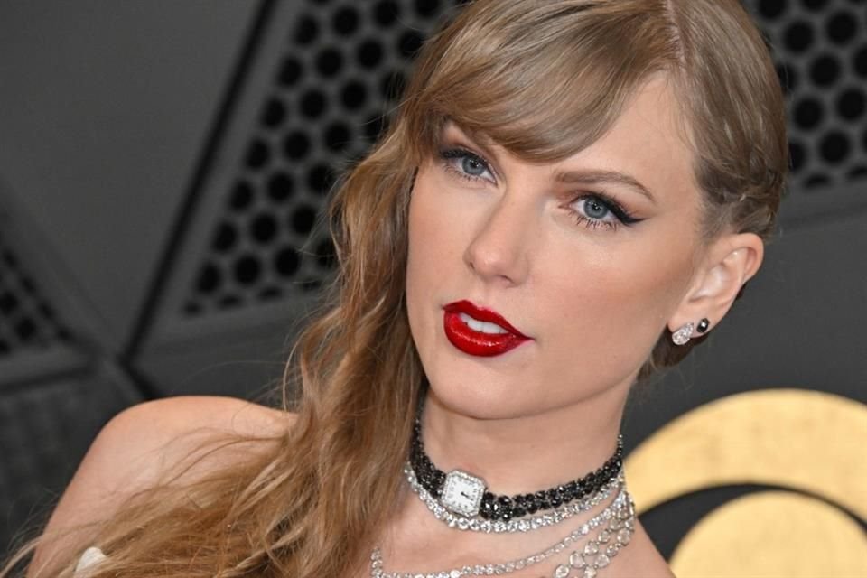 La cantante Taylor Swift sacudió el mundo del pop al lanzar un álbum doble  de su nuevo material, 'The Tortured Poets Department'.
