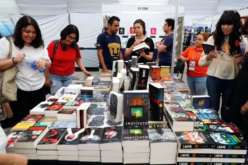 La Fiesta del Libro y la Rosa tendrá actividades hasta este dimingo en el Centro Cultural Universitario.