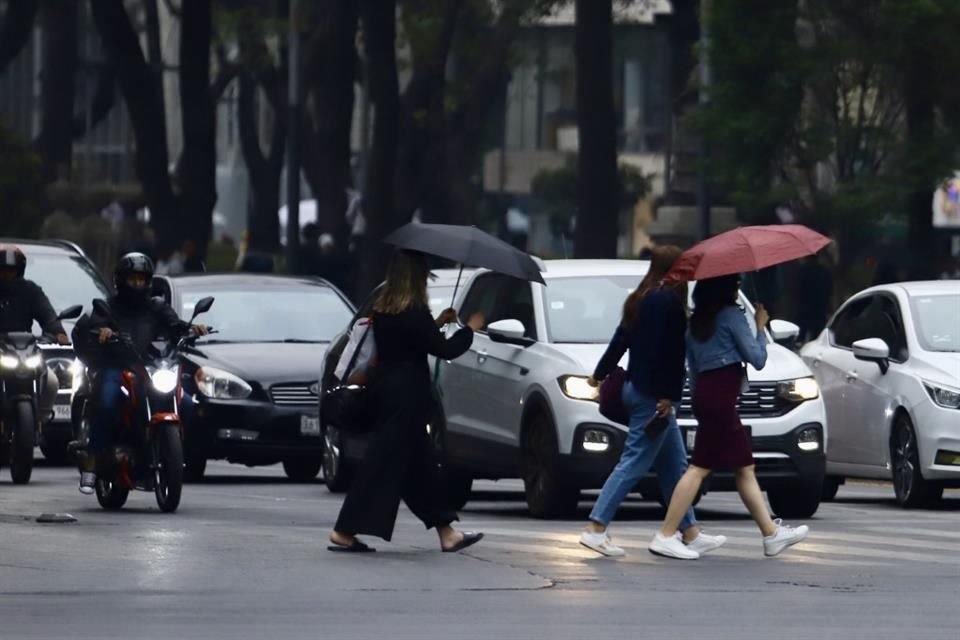 Luego de una ola de calor y sequía en la Ciudad de México, ayer se registró una lluvia en el Área Metropolitana. 