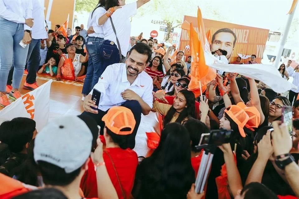 Jorge Álvarez Máynez está de gira en Hermosillo, Sonora, donde sostuvo un encuentro con jóvenes.