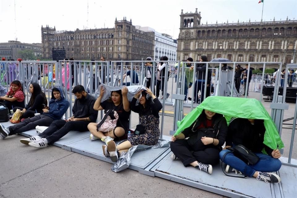 De acuerdo con redes sociales, los asistentes arribaron al lugar casi a medio día.