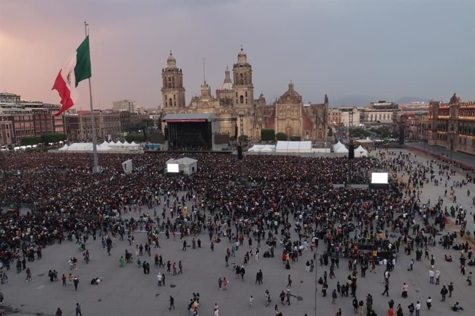 La plancha del Zócalo aún está lejos de llenarse.