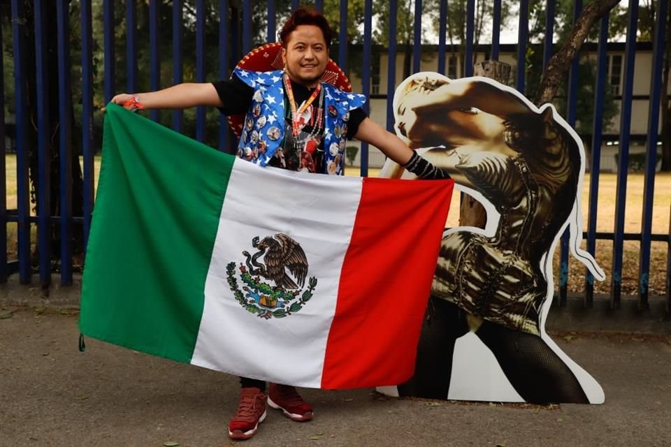 La bandera de México no podía faltar en los shows.