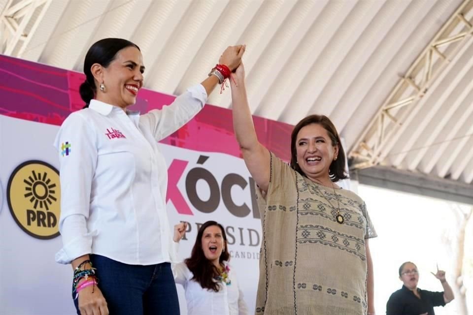 La candidata presidencial de PAN, PRI Y PRD, estuvo acompañada por Liz Tapia, aspirante a la Alcaldía de Zihuatanejo.