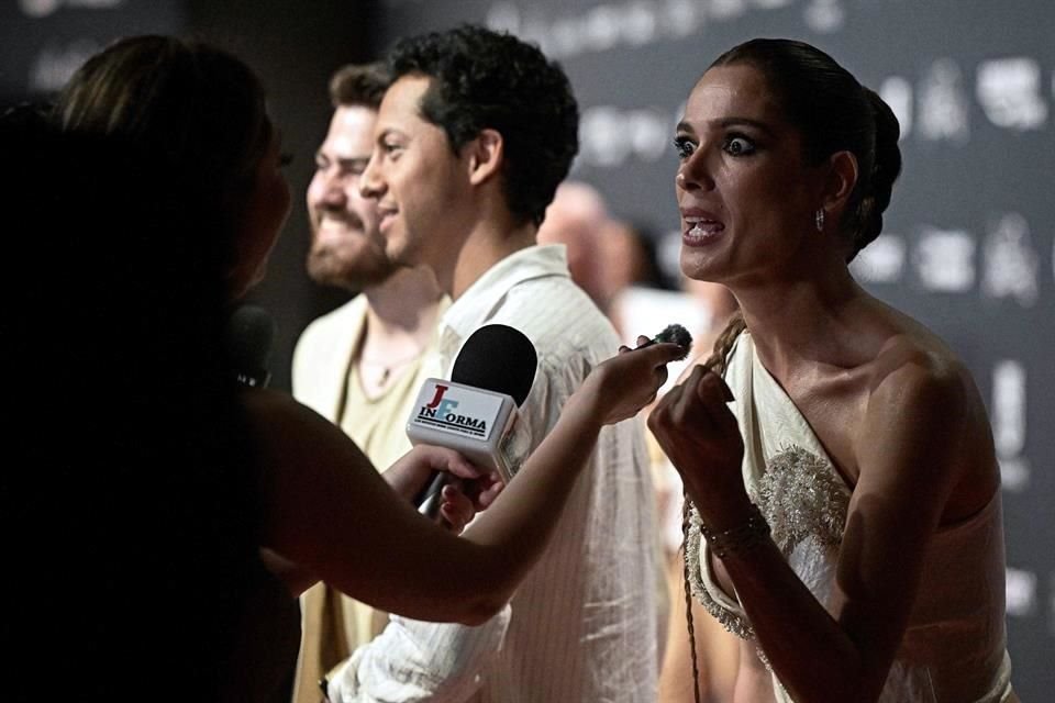 Mar Saura durante una entrevista en la alfombra roja.