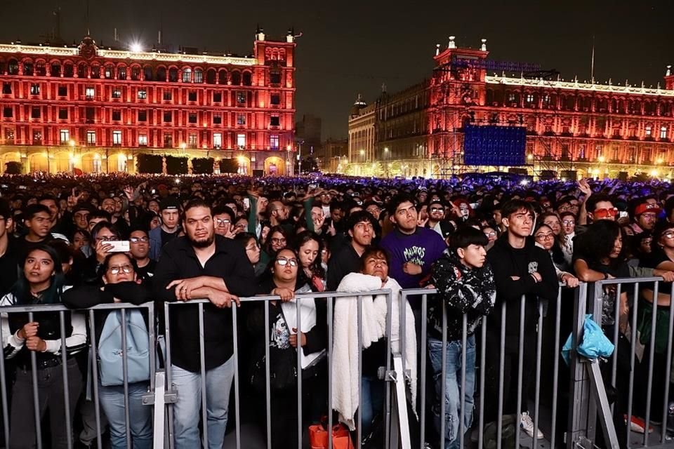 El concierto apenas duró casi 100 minutos, pero no quedaron a deber, ya que prácticamente todos sus éxitos estuvieron en su setlist.