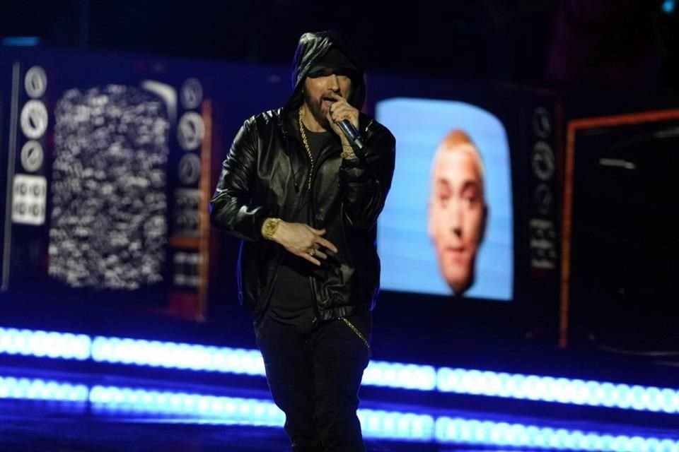 El rapero multipremiado Eminem compartió con sus fans un logro importante en su vida: una moneda que representa sus 16 años de sobriedad.