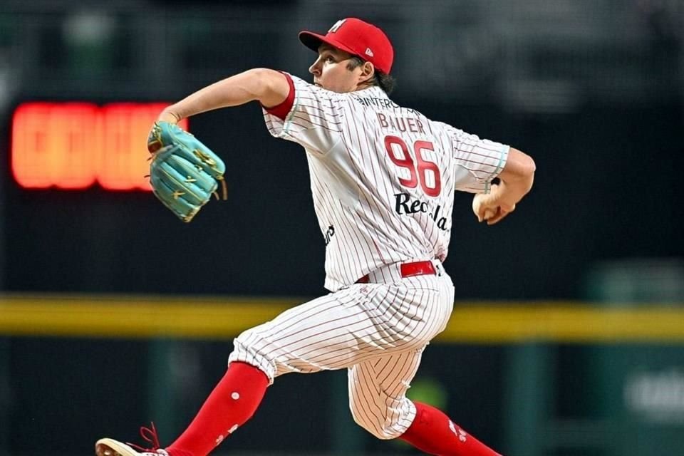 El debut de Trevor Bauer en la Liga Mexicana no fue sencillo al permitir cuatro carreras en 3.2 entradas ante los Tigres de Quintana Roo.