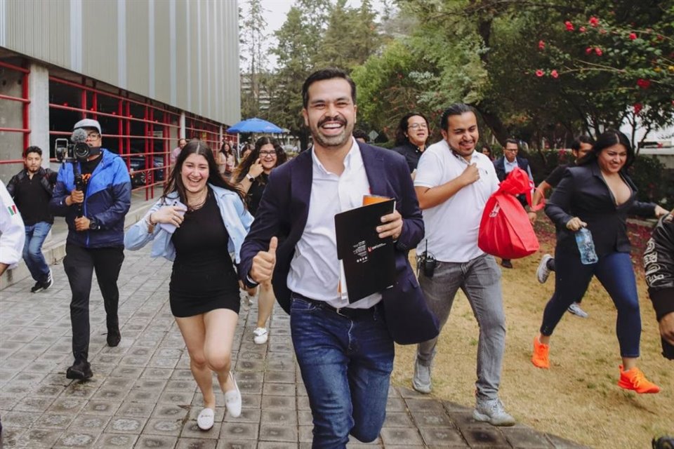 Jorge Álvarez Máynez, candidato presidencial por MC, aseguró que ya se ubica en el segundo lugar de la contienda presidencial.