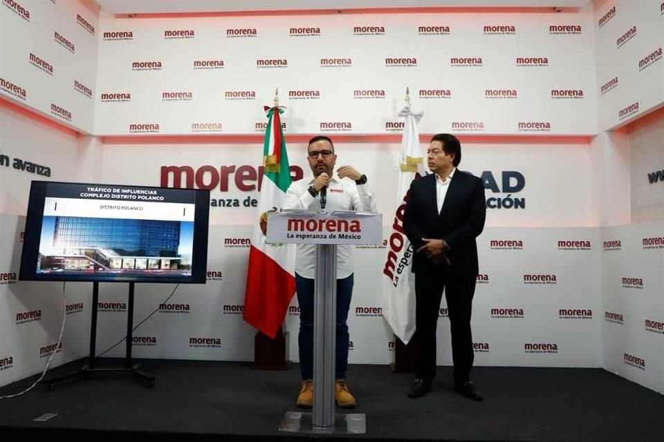 Romo y Delgado en conferencia de prensa.