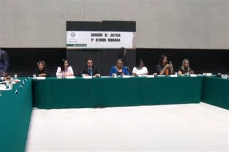 Diputados de la Comisión de Justicia avalaron también en fast track la reforma a la Ley de Amnistía.