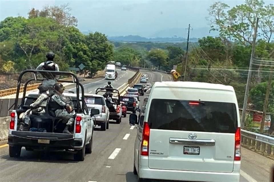 La candidata presidencial avanzó en un convoy escoltado por la Guardia Nacional,