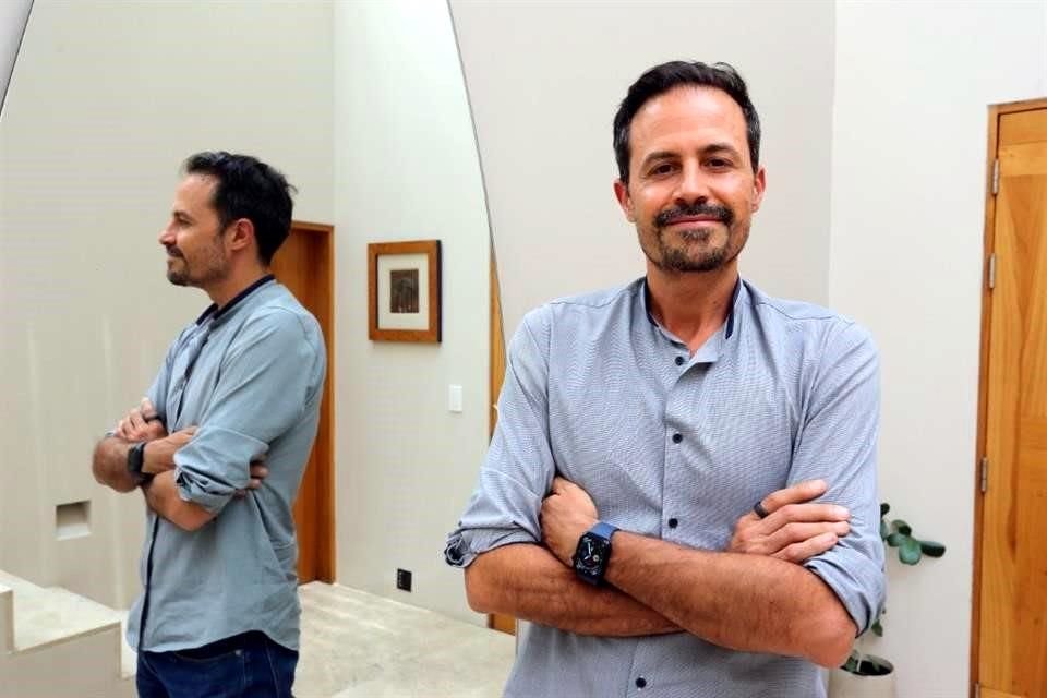 A Sebastián Tonda, consultor y conferencista, le preocupa que la IA esté al servicio de un sistema que promueve puramente el capital.