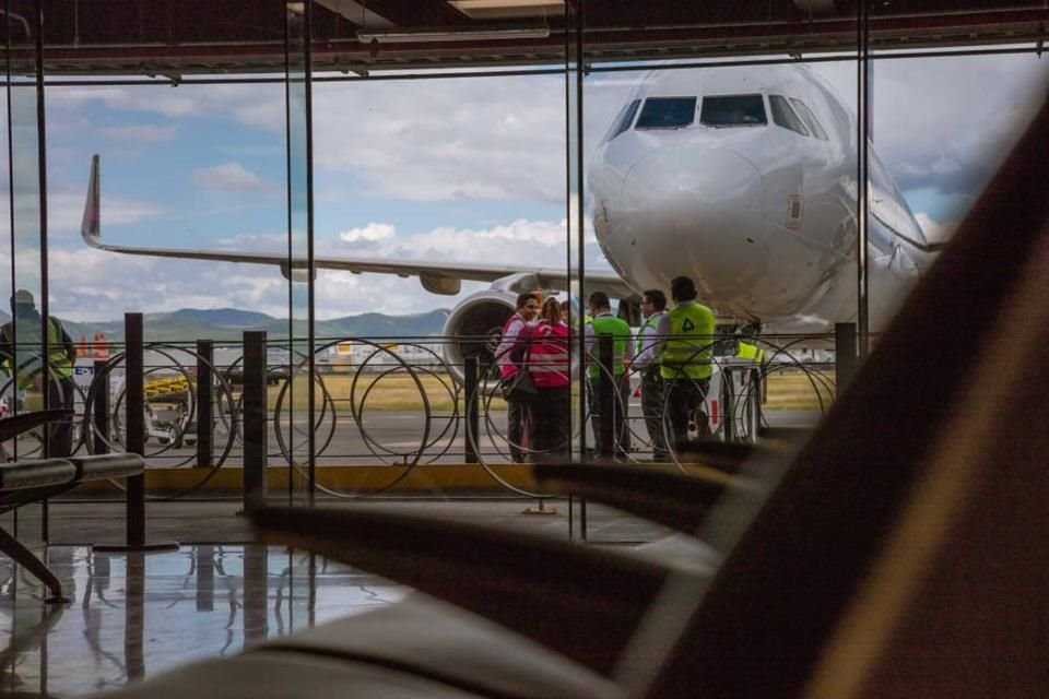 Los grupos aeroportuarios lideraron la jornada bursátil este martes con alzas de hasta 10.59% para el caso de GAPB que subió 29.03 pesos.