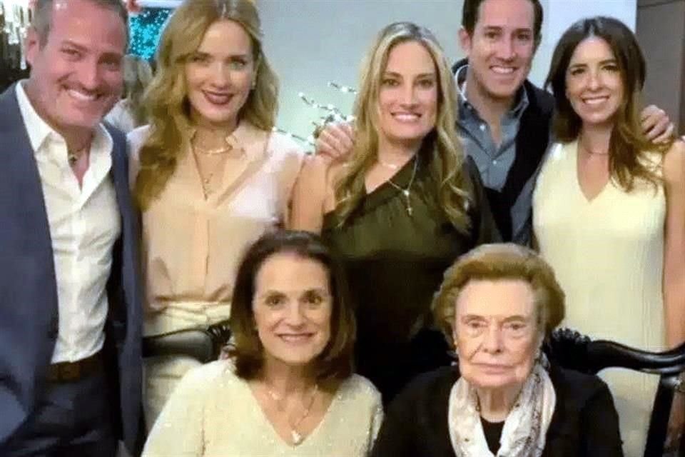 Consuelo Yolanda Luken Aguilar nació el 6 de julio de 1926 en Hermosillo, Sonora.
