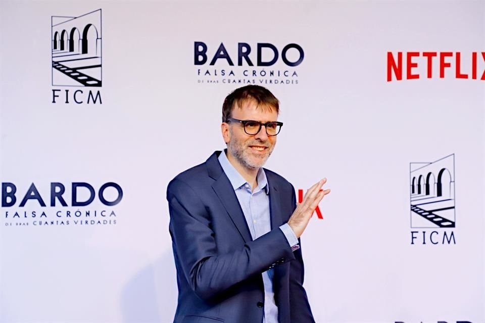 El ganador del Óscar, Nicolas Giacobone, gozó adaptar la novela con la colaboración del autor, Juan Pablo Villalobos.