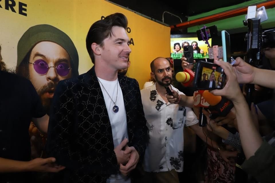 Drake Bell fue padrino de la obra 'Los Marihuanólogos'