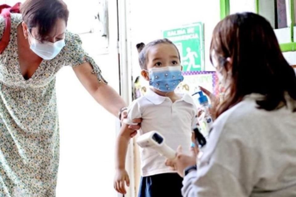 Gatell planteó que educación sea esencial.