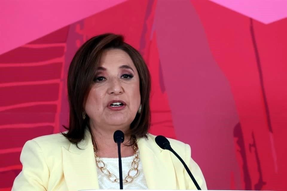 La candidata presidencial de Fuerza y Corazón por México en conferencia de prensa.