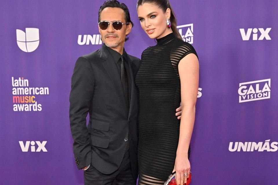 Marc Anthony y Nadia Ferreira llegaron a la alfombra roja.