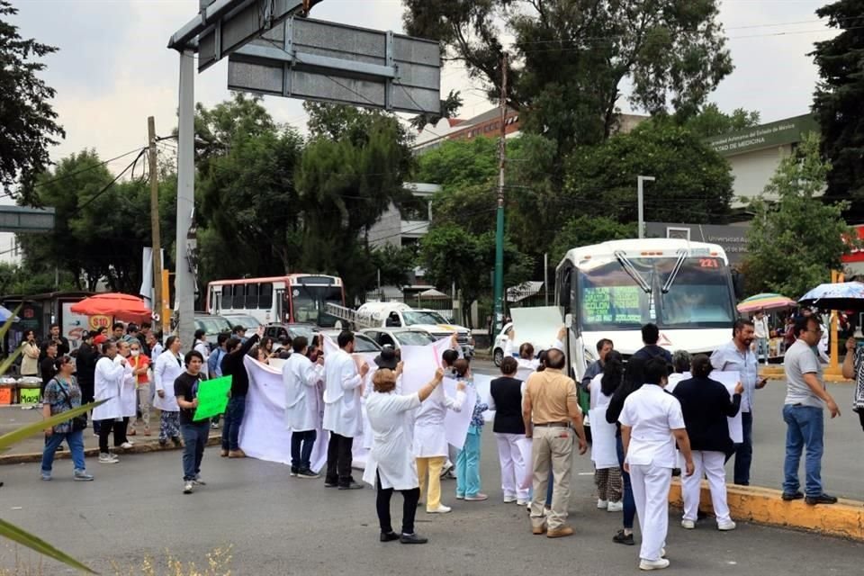 La manifestación fue realizada en todos los hospitales y oficinas de la entidad.