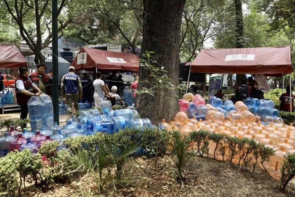 En la Nápoles, aún funcionan dos potabilizadoras móviles.