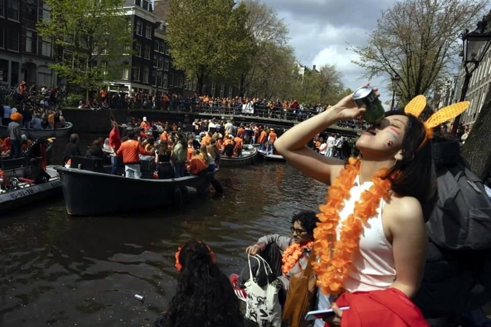 El famoso canal de Ámsterdam fue la cede para el Día del Rey.