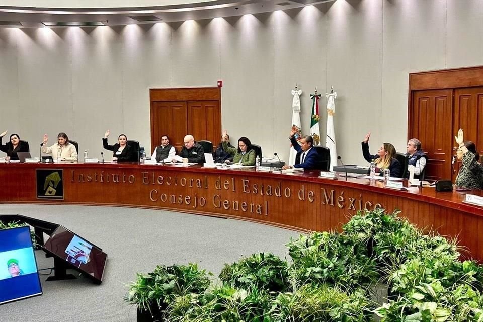 El tiempo para realizar los ajustes fue hasta la tarde de ayer, por lo que el instituto revisó las nuevas listas y determinó únicamente aprobar las candidaturas para diputaciones locales.