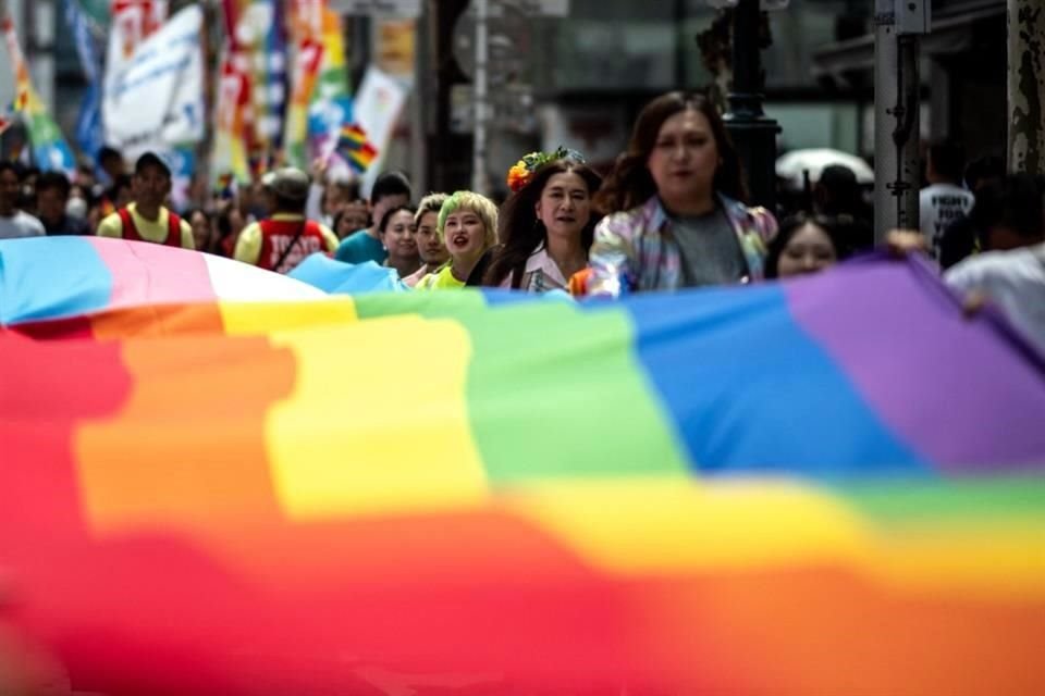 Irak aprobó una ley que penaliza relaciones homosexuales con hasta 15 años de prisión, una medida que busca defender valores religiosos.