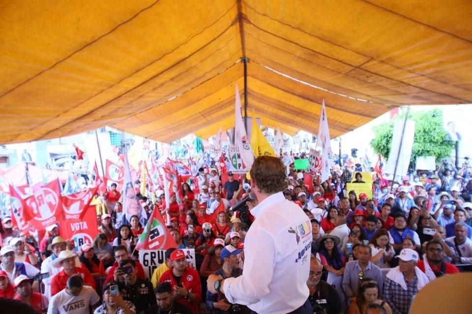 'El agua de Xochimilco se queda en Xochimilco. Vamos a hacer una gran inversión para que no solamente haya más agua, sino se trate la que hay', expresó Taboada.